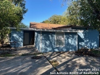 720 Menchaca St - Photo 1