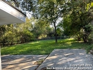 720 Menchaca St - Photo 3