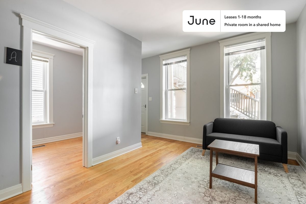 2321 W Barry Avenue - Photo 12