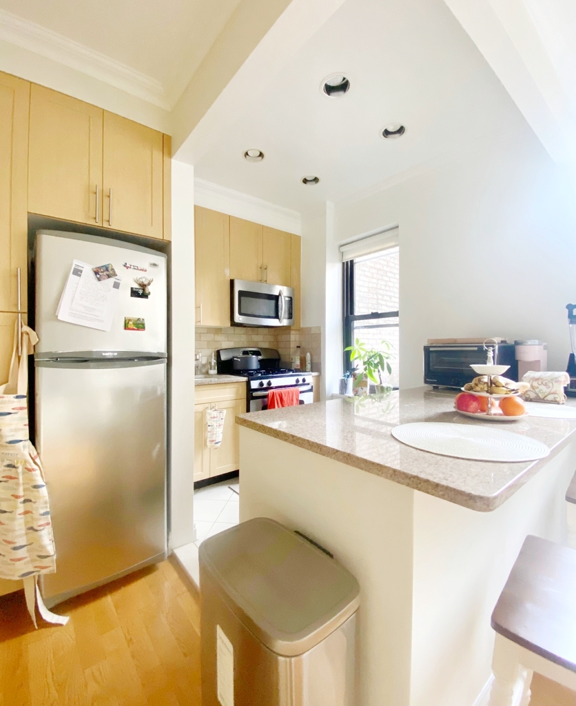 252 East 61st Street - Photo 1