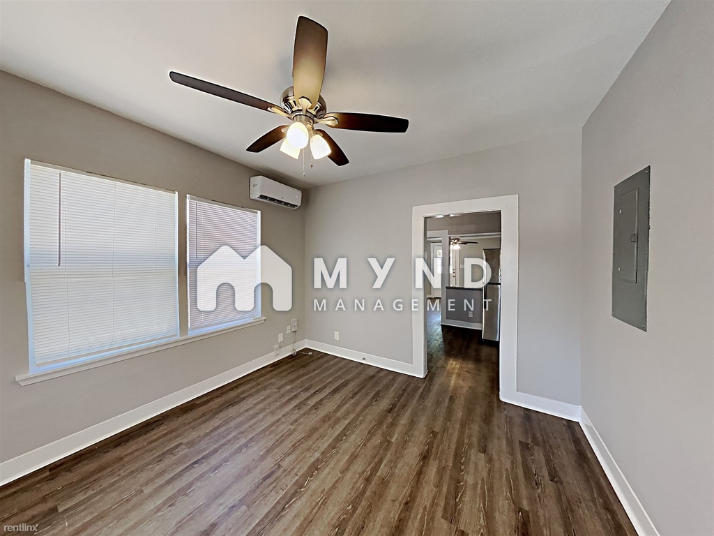 1121 Lamar - Photo 1