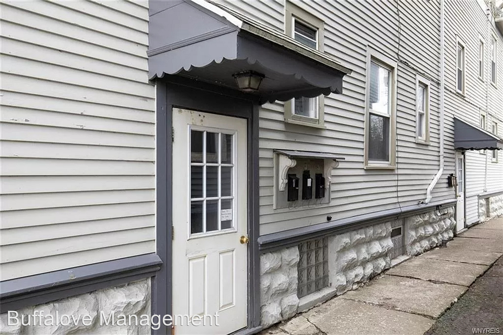 537 West Ferry - Photo 1