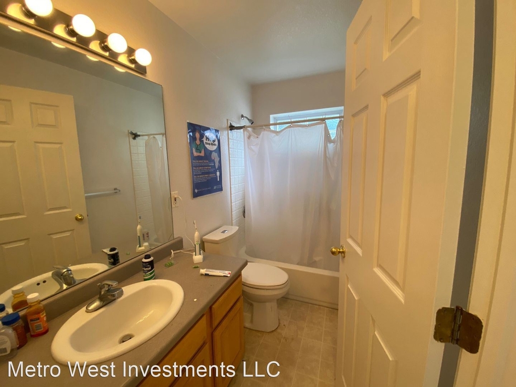 825 30th St. - Photo 10