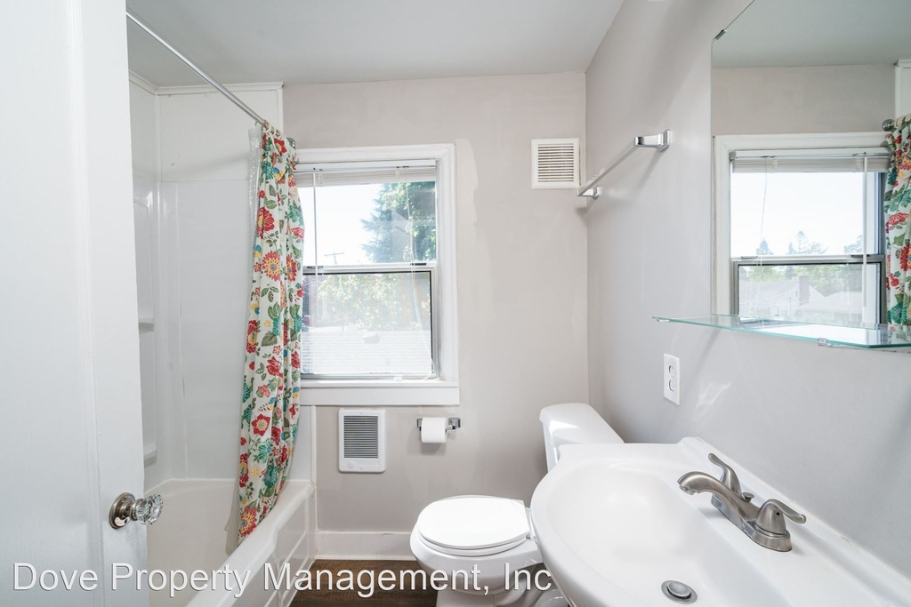 2226 E 8th Street - Photo 10