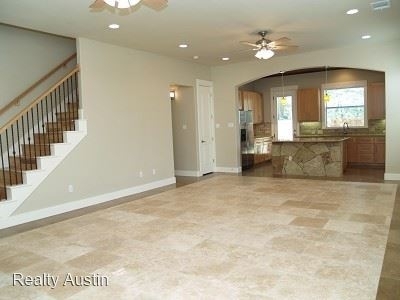 305 Zennia Street - Photo 2