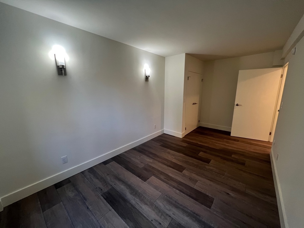 625 East 14th Street - Photo 6