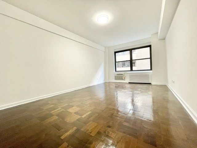 East 57th Street - Photo 3