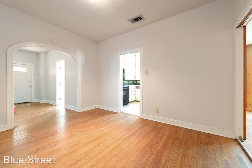 910 East 38th Street - Photo 9