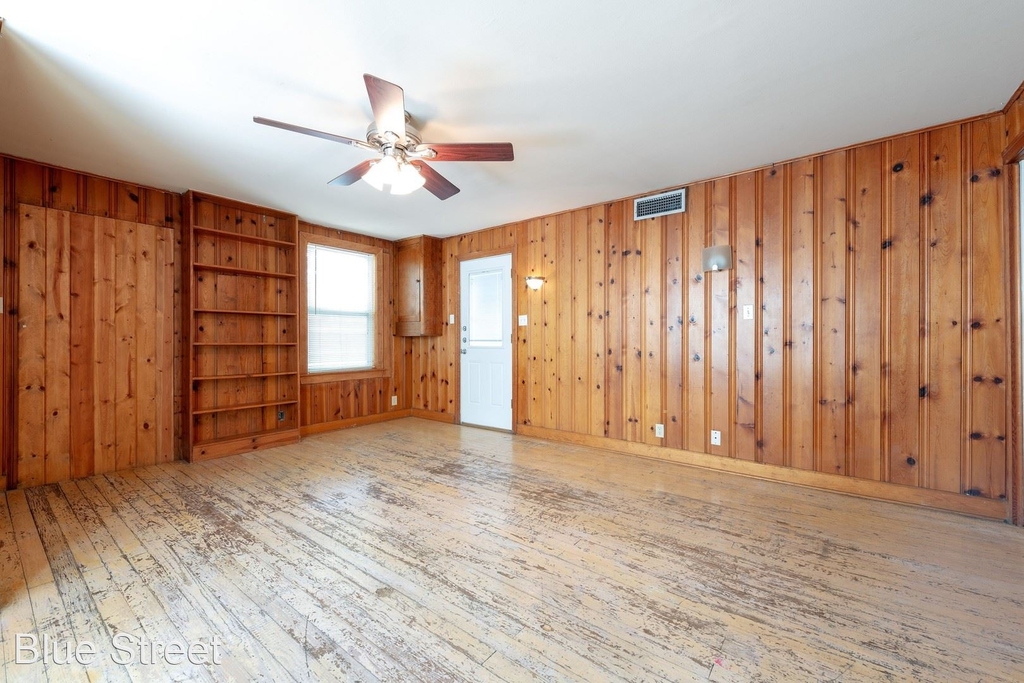 910 East 38th Street - Photo 2