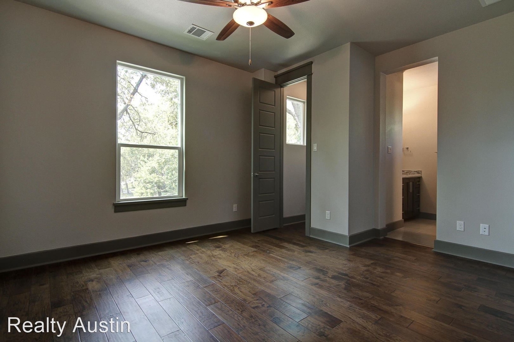 923 East 37th Street - Photo 23