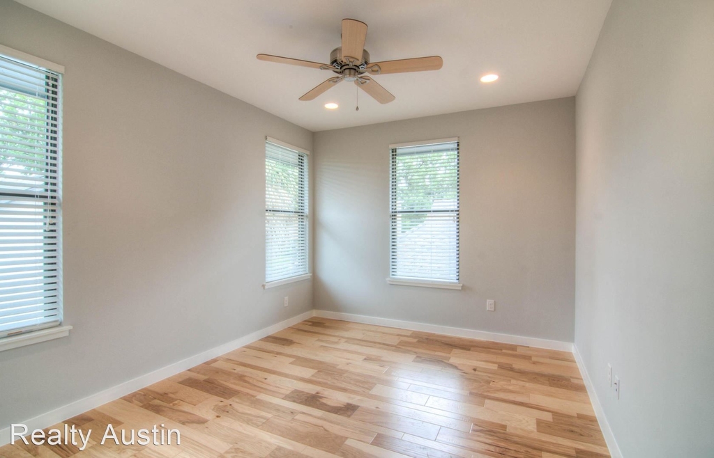 4303 Red River - Photo 13