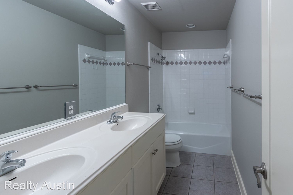 306 East 34th Street Unit A - Photo 19