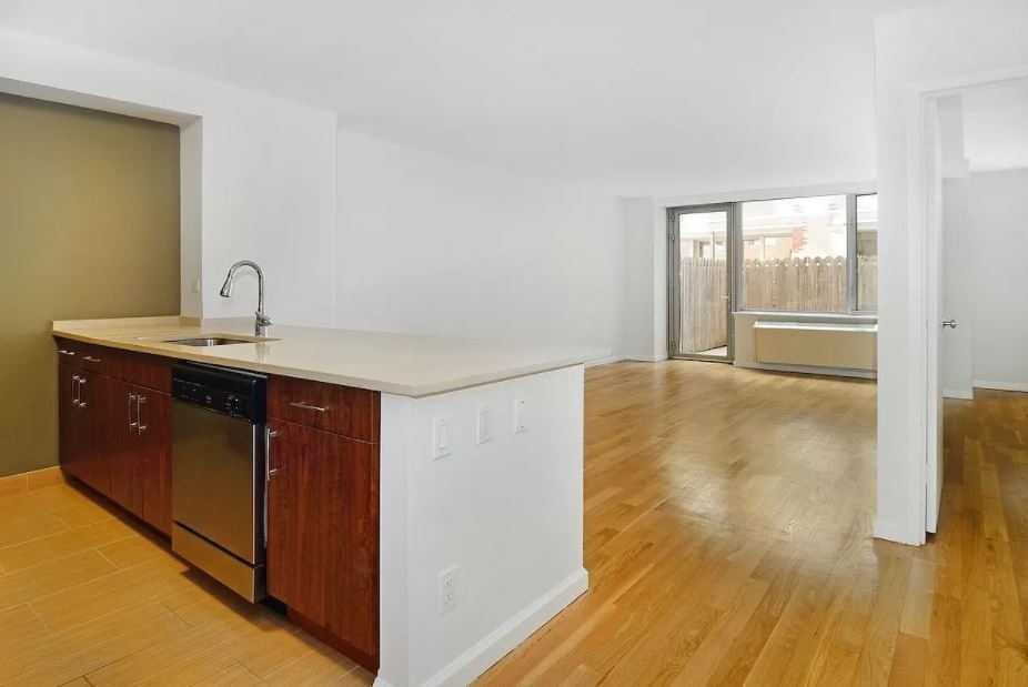 120 West 21st Street, Unit 502 - Photo 1