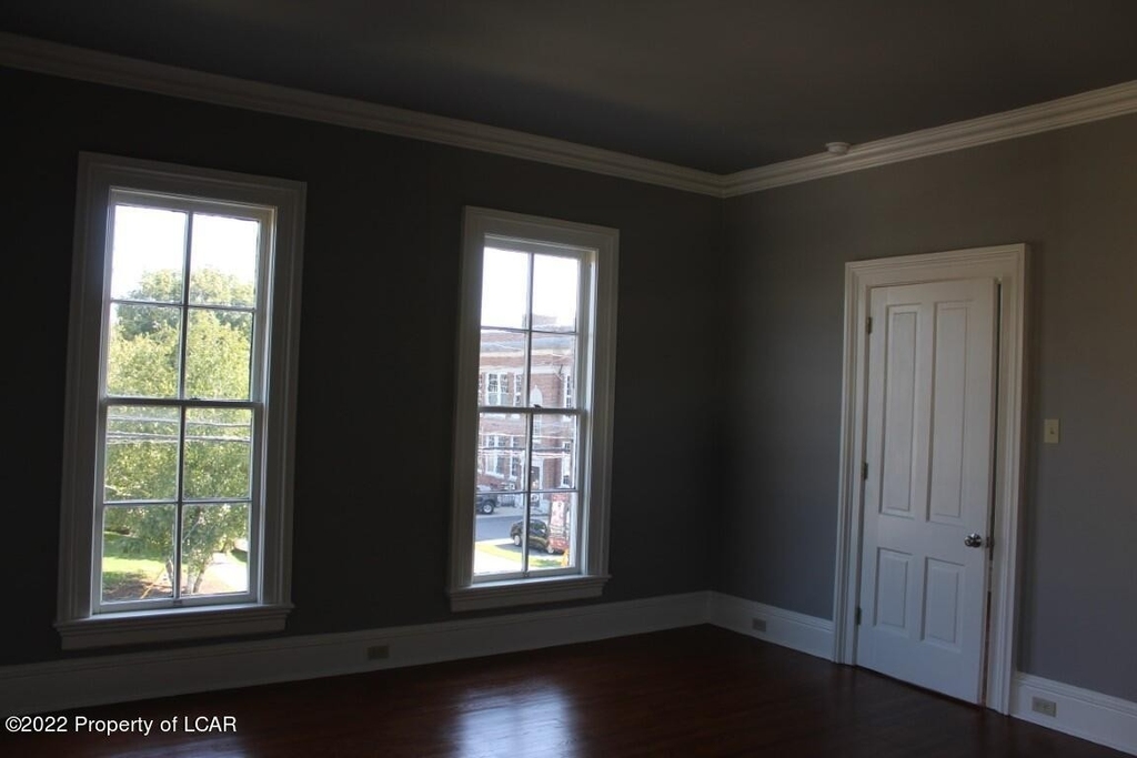 201 Montgomery Avenue - Photo 8