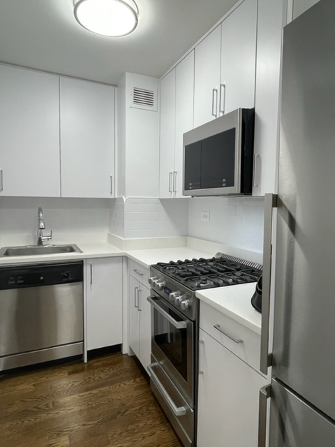 405 East 56th Street - Photo 4