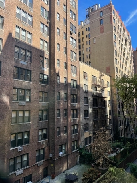 405 East 56th Street - Photo 6