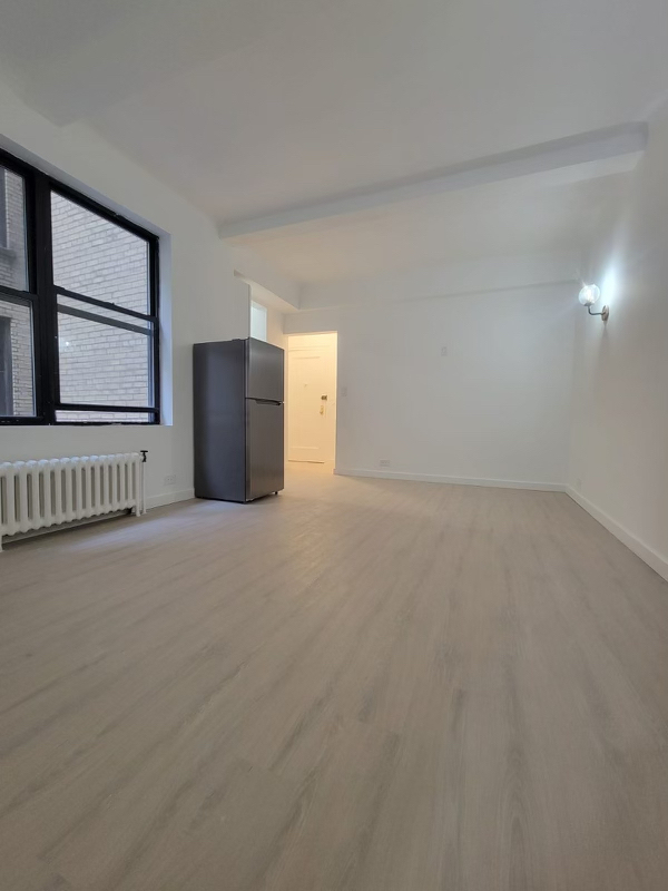 201 East 35th Street - Photo 4