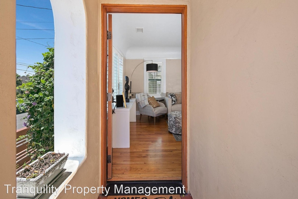 2914 Hawthorn Street - Photo 2