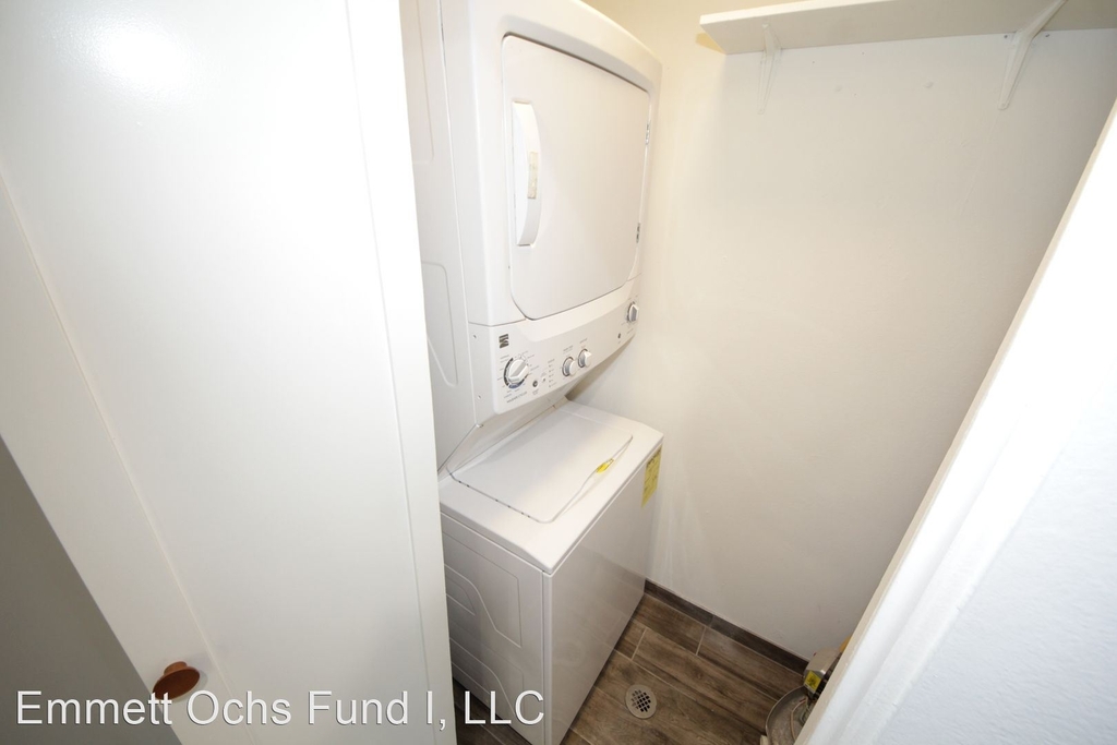 2647 South Barrington Avenue - Photo 6