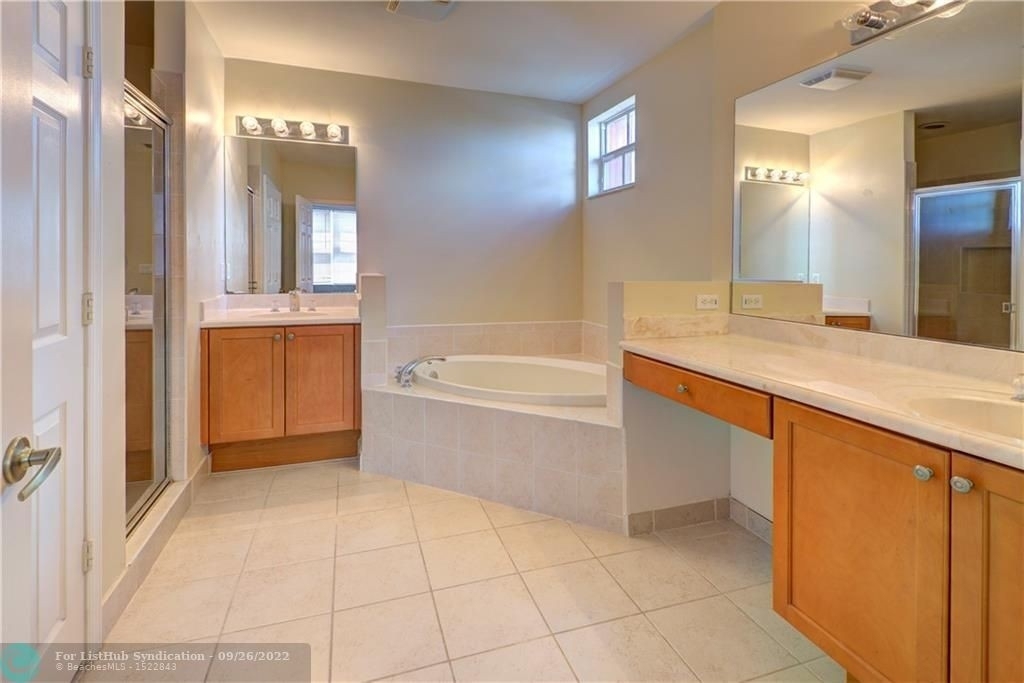 1033 Ne 17th Way - Photo 22