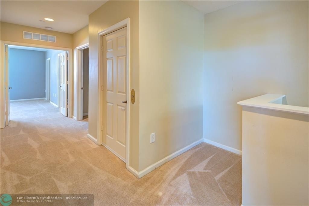 1033 Ne 17th Way - Photo 18