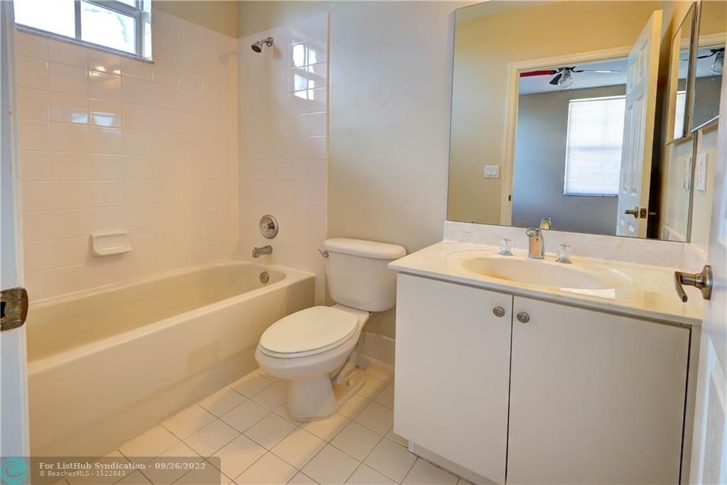 1033 Ne 17th Way - Photo 21