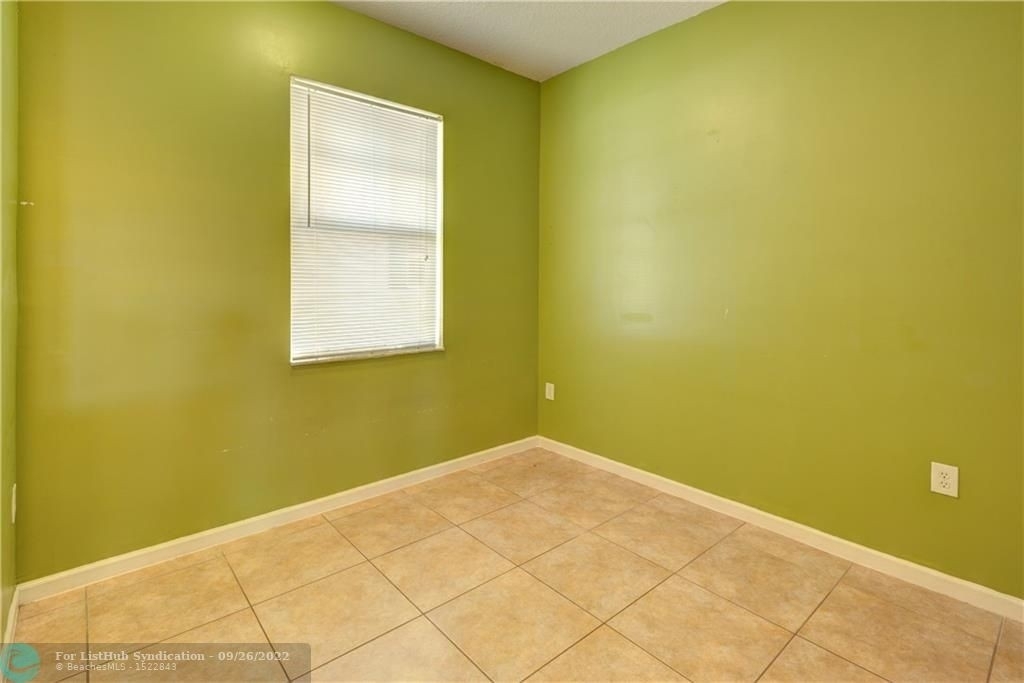 1033 Ne 17th Way - Photo 17