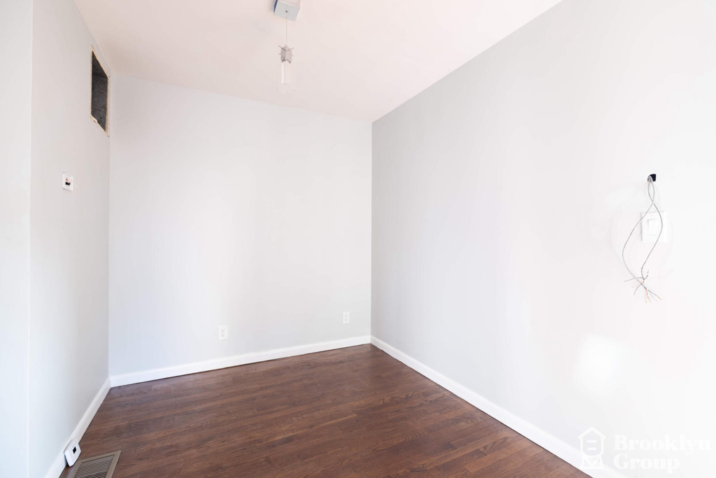 199 Tompkins Avenue - Photo 10