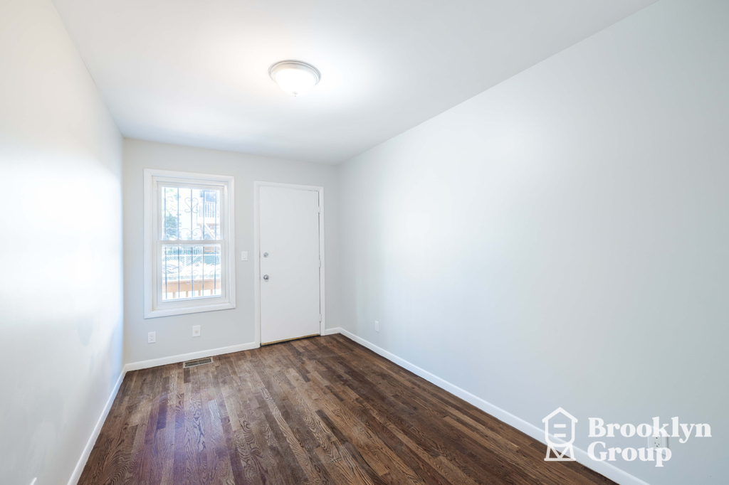 199 Tompkins Avenue - Photo 9