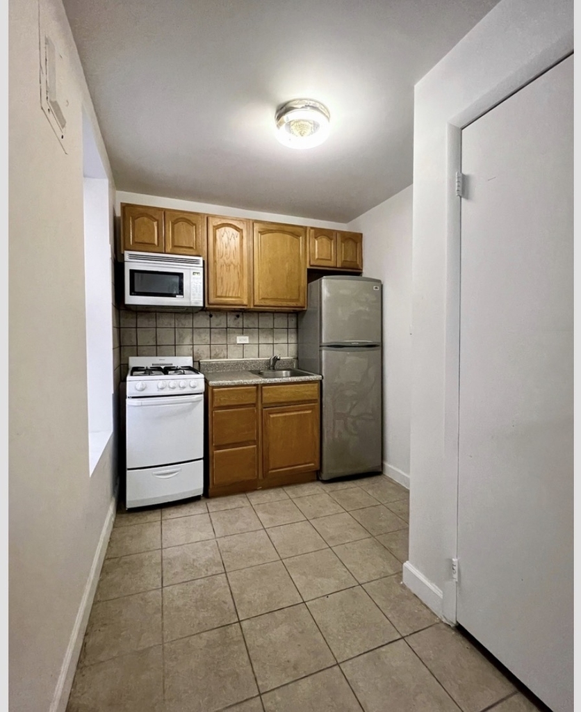 W105 St & B’way - Photo 1