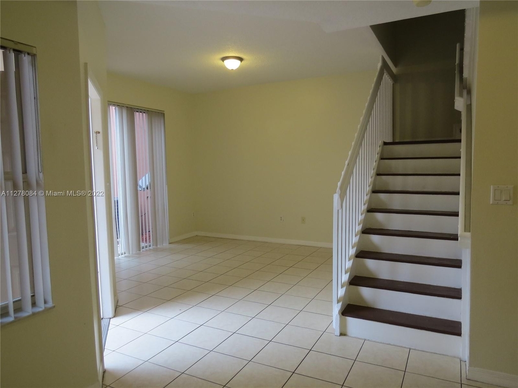 757 Sw 107th Ave - Photo 2