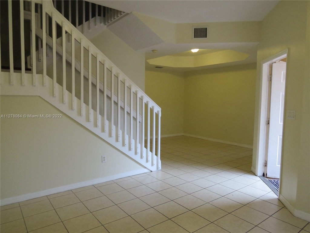 757 Sw 107th Ave - Photo 3