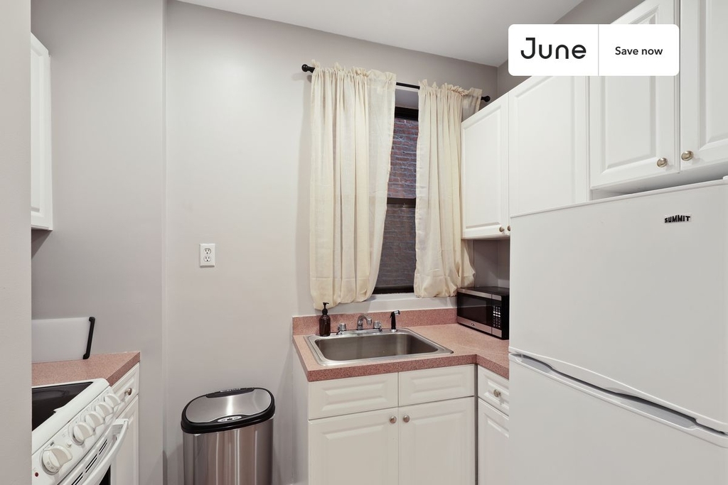 405 East 90th Street - Photo 2