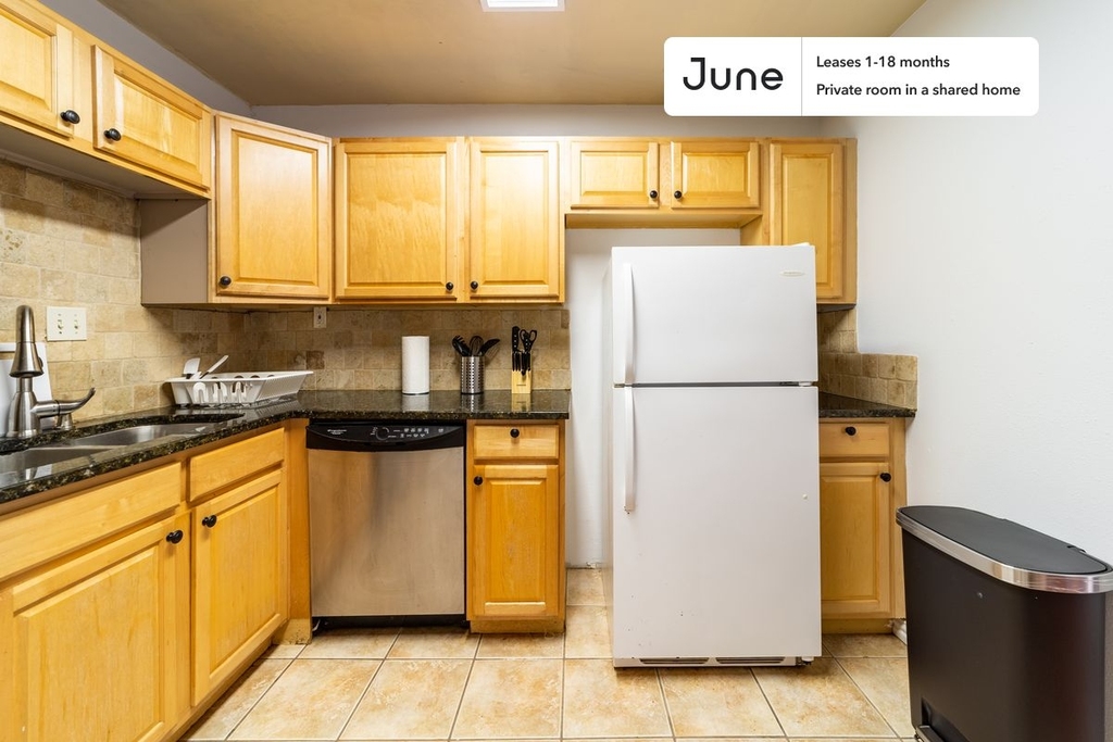 2600 E 17th Street - Photo 16