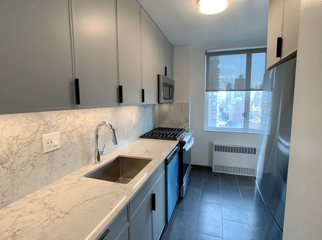 401 East 80th Street - Photo 7