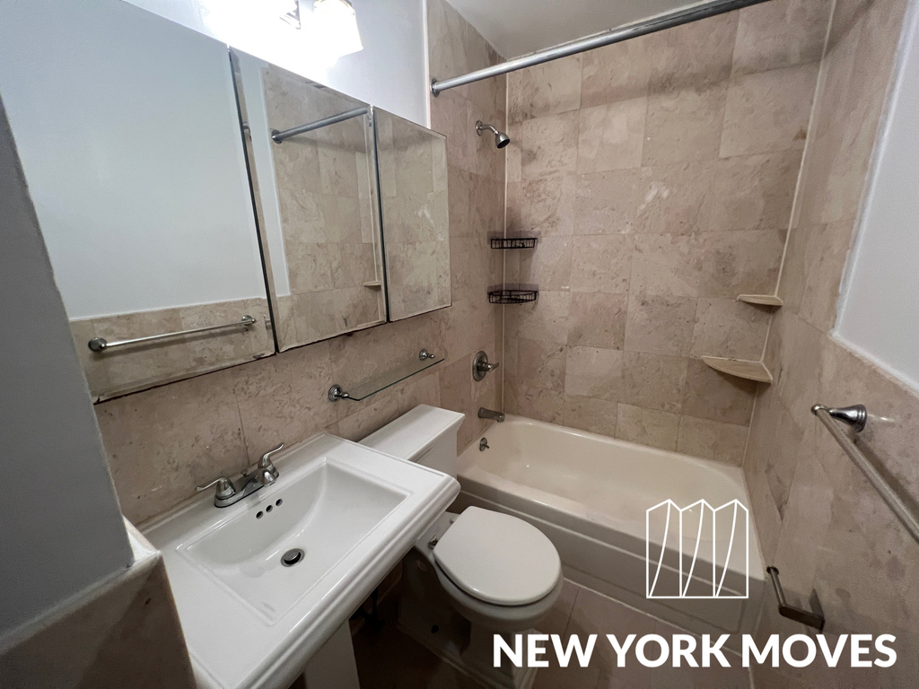 410 East 13th Street - Photo 5