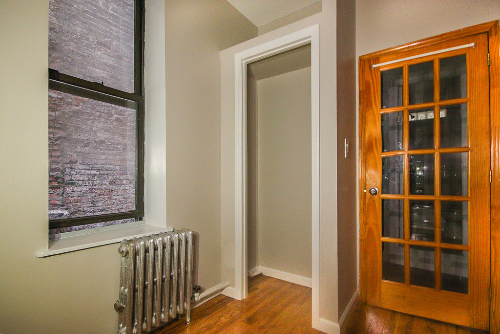 622 East 11th Street - Photo 4