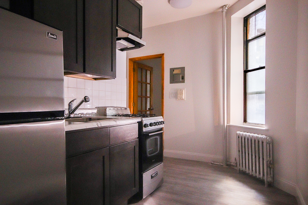 622 East 11th Street - Photo 5