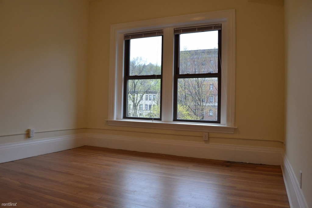 1463 Beacon St Apt 4 - Photo 5