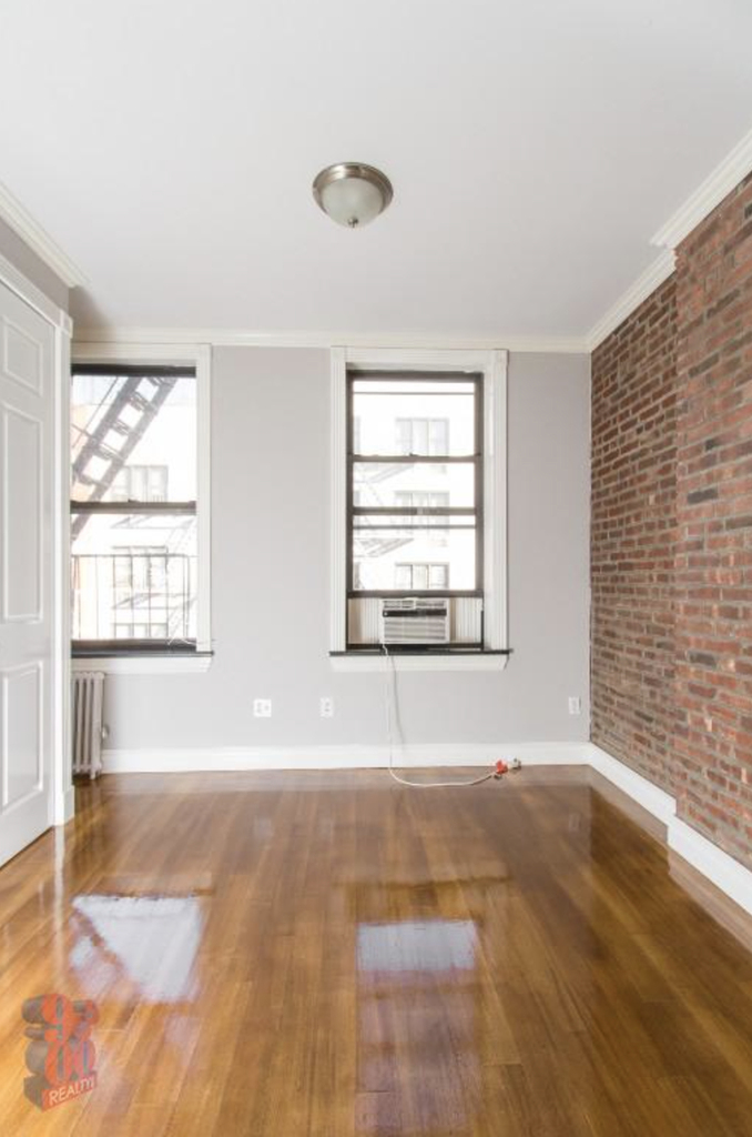 214 East 25th Street - Photo 1