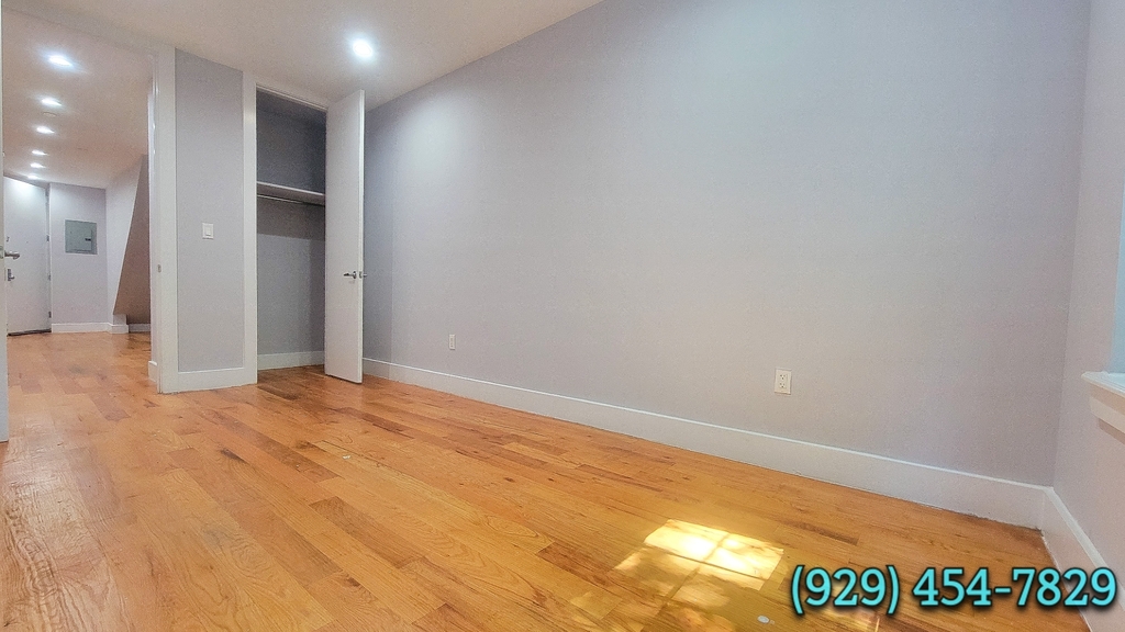 586 Bainbridge Street - Photo 7