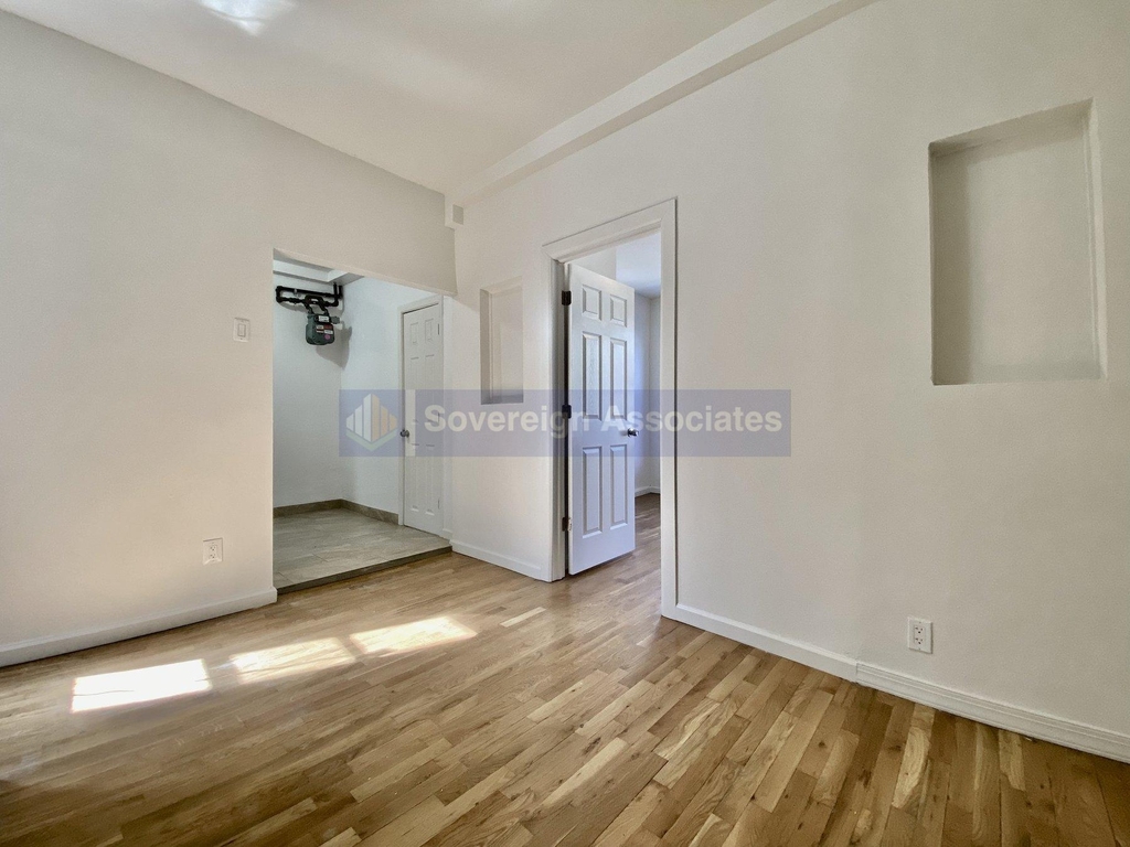 1270 First Avenue - Photo 3