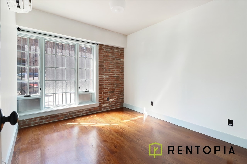 31 Brooklyn Avenue - Photo 1