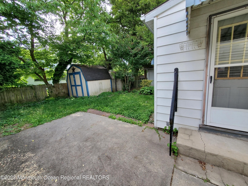 422 Locust Avenue - Photo 1