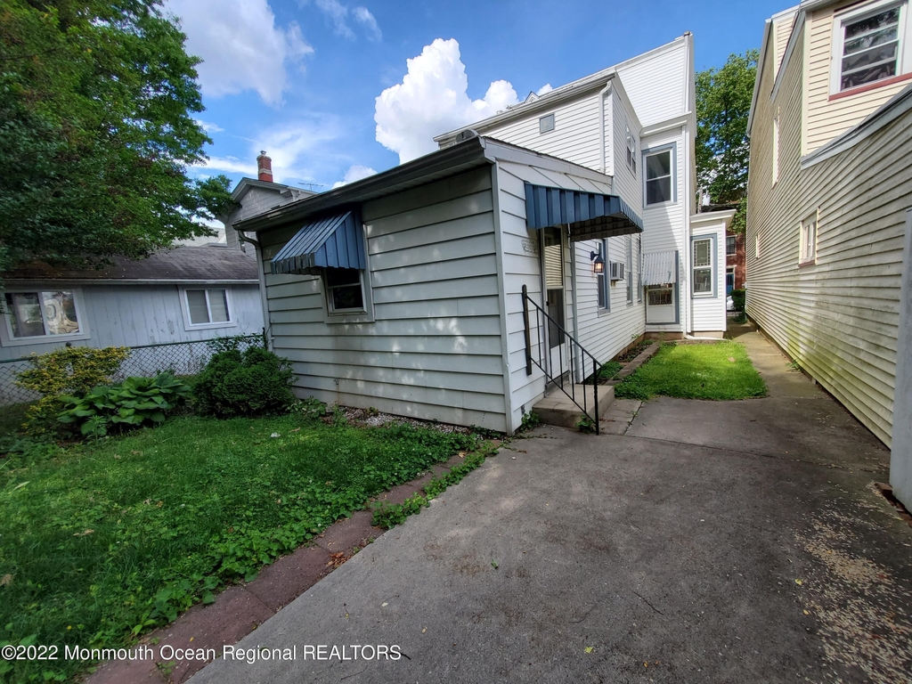 422 Locust Avenue - Photo 2