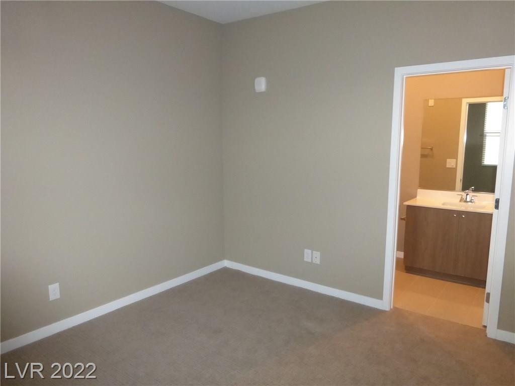 11256 Rainbow Peak Avenue - Photo 10