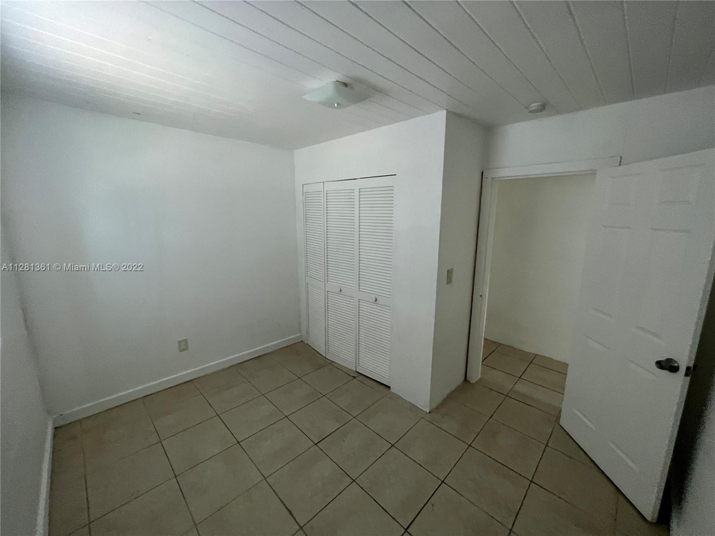 219 Sw 1st Ter - Photo 3