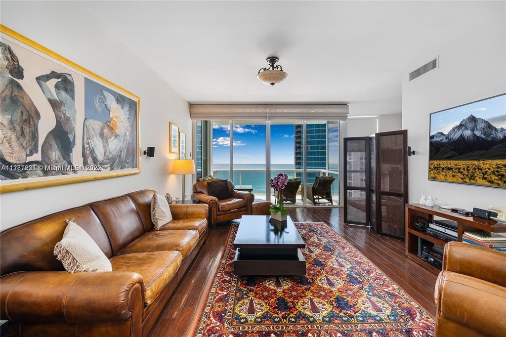 18101 Collins Ave - Photo 3