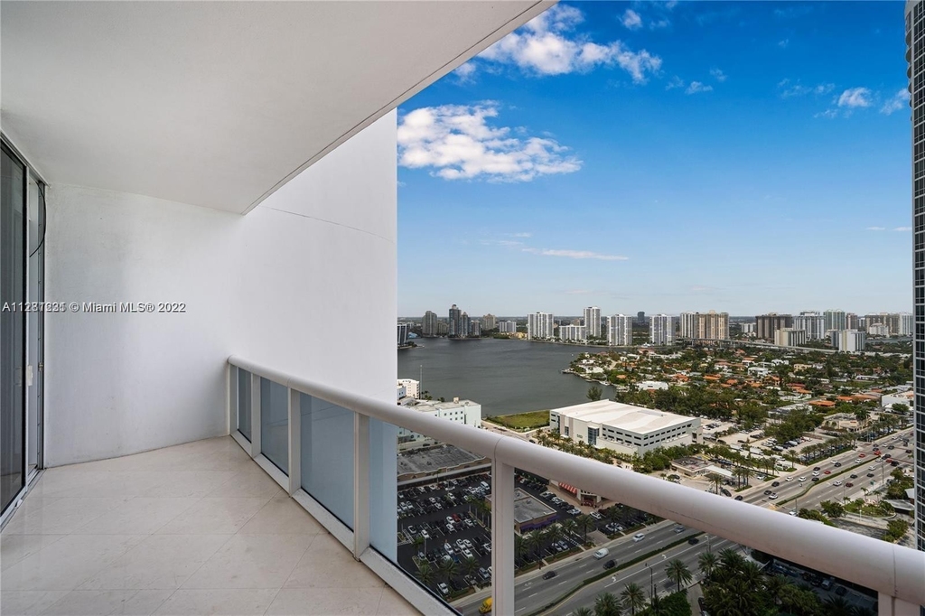 18101 Collins Ave - Photo 25