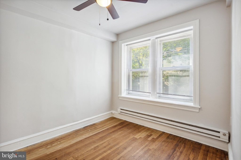 4605 Chester Avenue - Photo 2